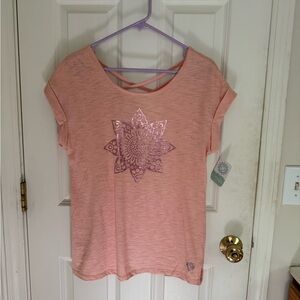 Top with Sunburst & short sleeves. Color pinky peach.